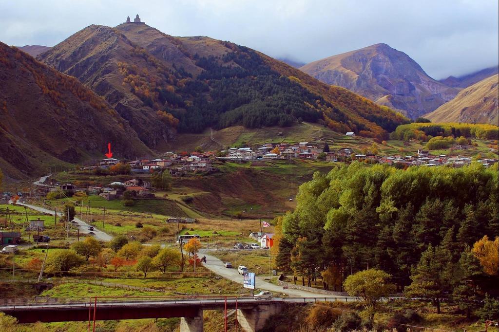 Red Stone Guest House Kazbegi Dış mekan fotoğraf