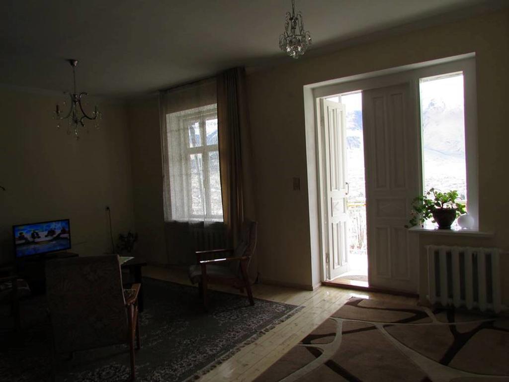 Red Stone Guest House Kazbegi Dış mekan fotoğraf