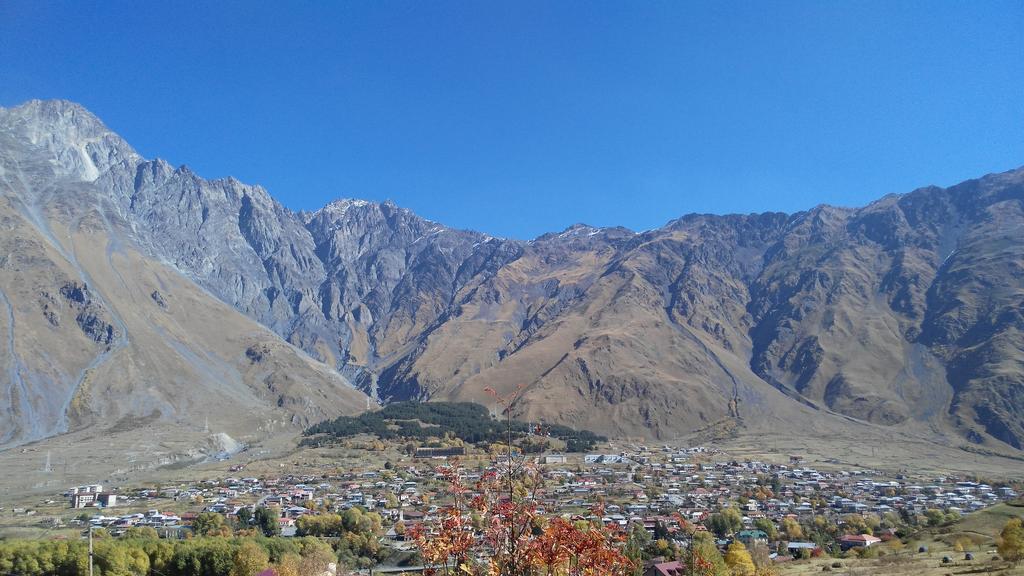 Red Stone Guest House Kazbegi Dış mekan fotoğraf