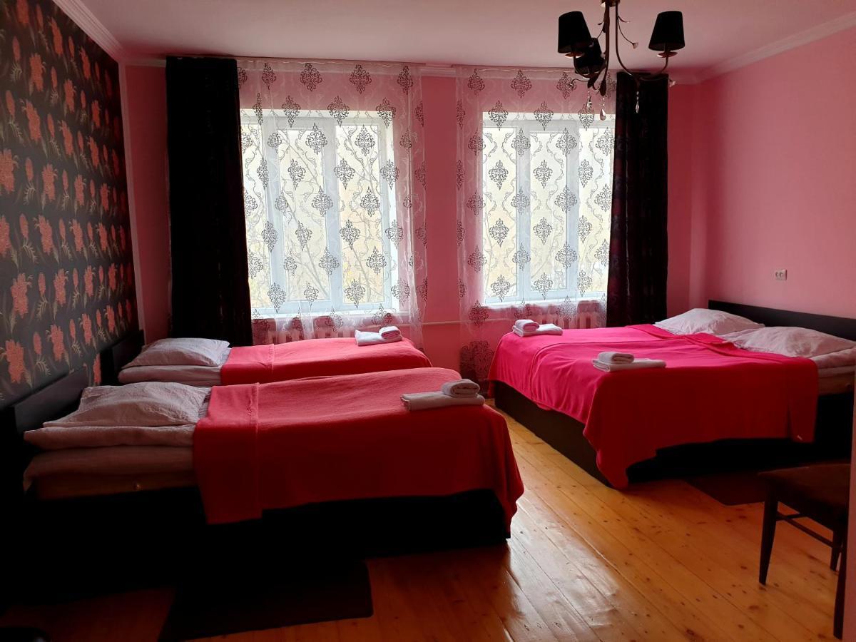 Red Stone Guest House Kazbegi Dış mekan fotoğraf